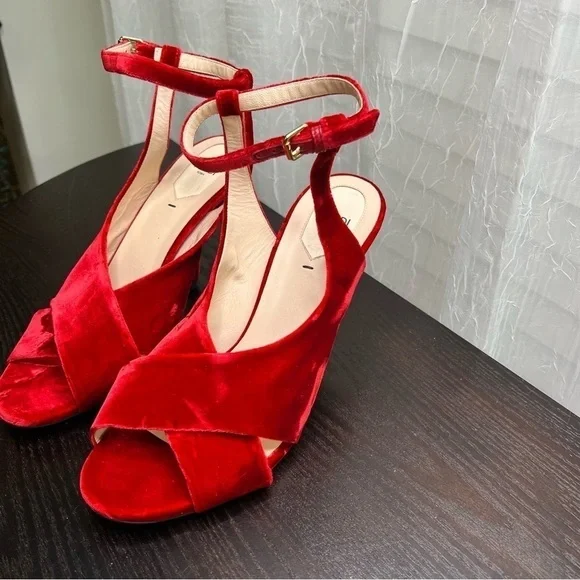 Fendi, Red Velvet Ankle Strap Shoe. 8 - Picture 10 of 12